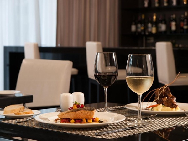 Seda Bonifacio Global City - Multiple Use Hotel image 12