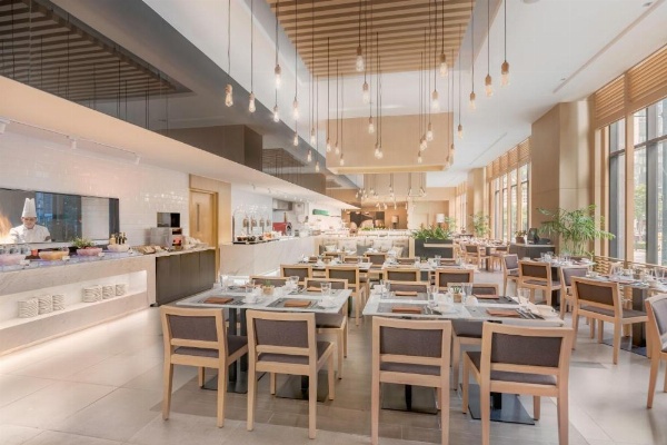 Seda Bonifacio Global City - Multiple Use Hotel image 8